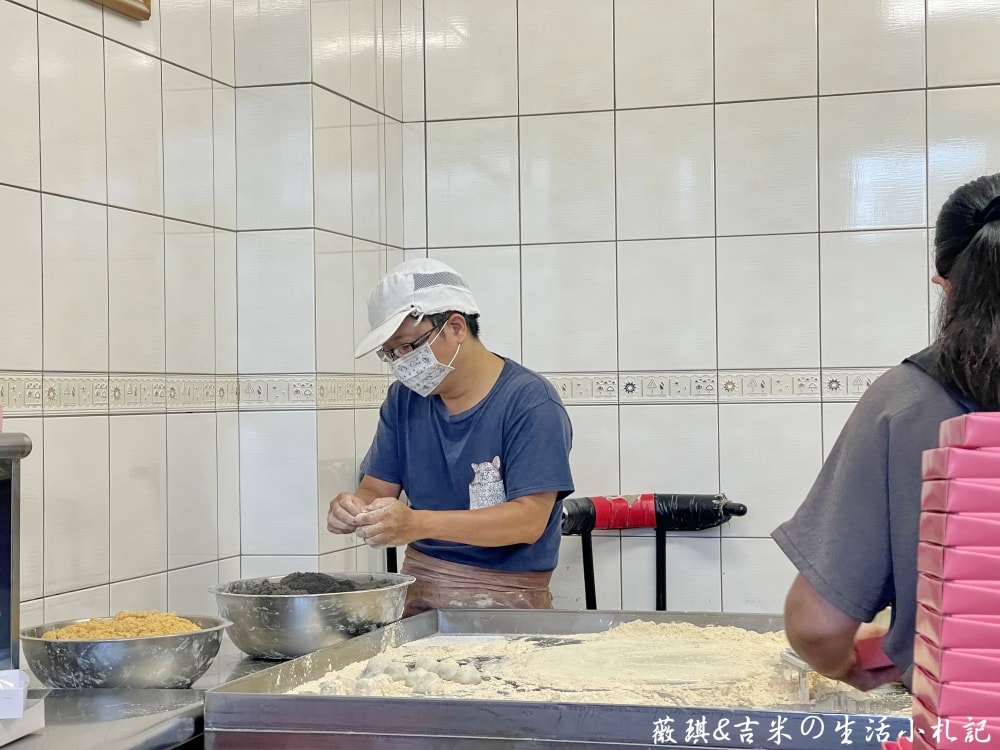 彰化懷舊美食(26)┃玉瓏坊。名列台灣500甜!!皮薄餡多又便宜,一顆只要8元的麻糬就在這裡! - 第7張圖 彰化懷舊美食(26)┃玉瓏坊。名列台灣500甜!!皮薄餡多又便宜,一顆只要8元的麻糬就在這裡!