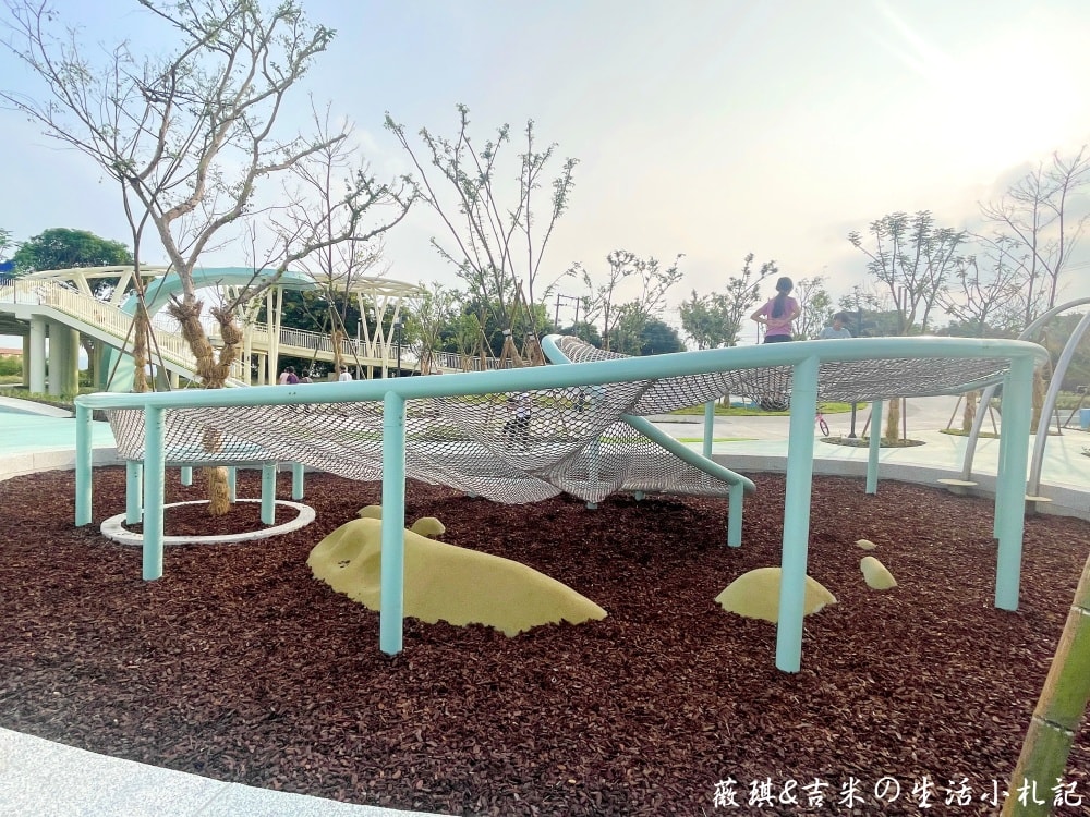 彰化八卦山┃天空遊戲場。2025年10月全新啟用，Tiffany藍色調＋雲朵曲線，打造共融式遊戲空間!