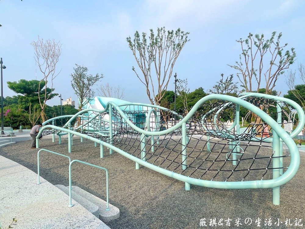 彰化八卦山┃天空遊戲場。2025年10月全新啟用，Tiffany藍色調＋雲朵曲線，打造共融式遊戲空間!
