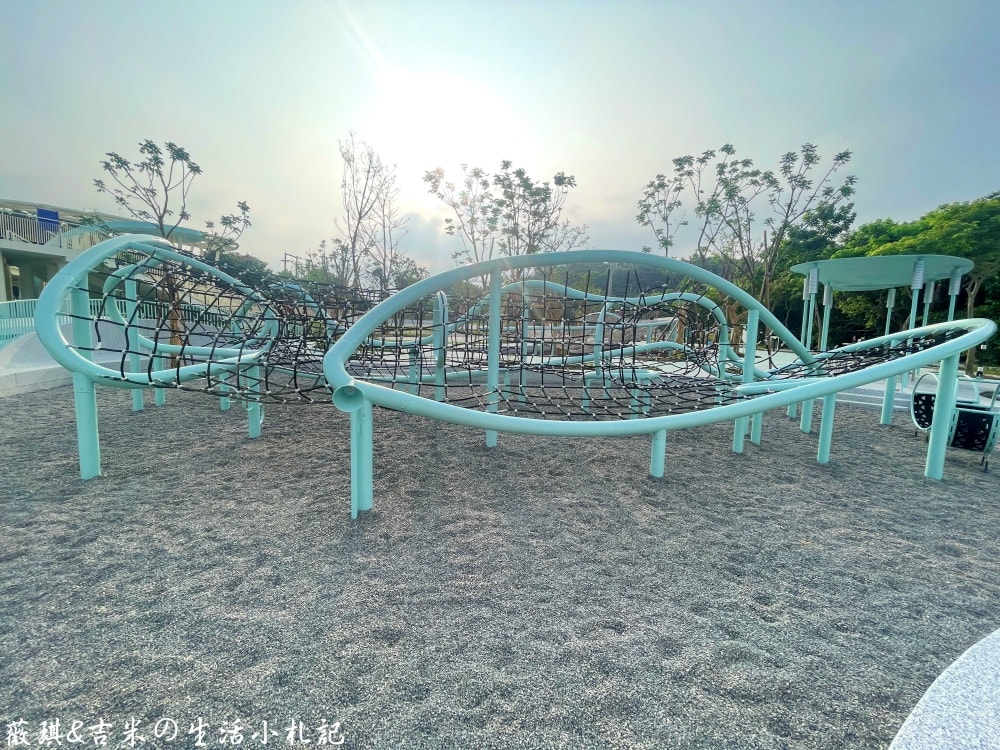 彰化八卦山┃天空遊戲場。2025年10月全新啟用，Tiffany藍色調＋雲朵曲線，打造共融式遊戲空間!
