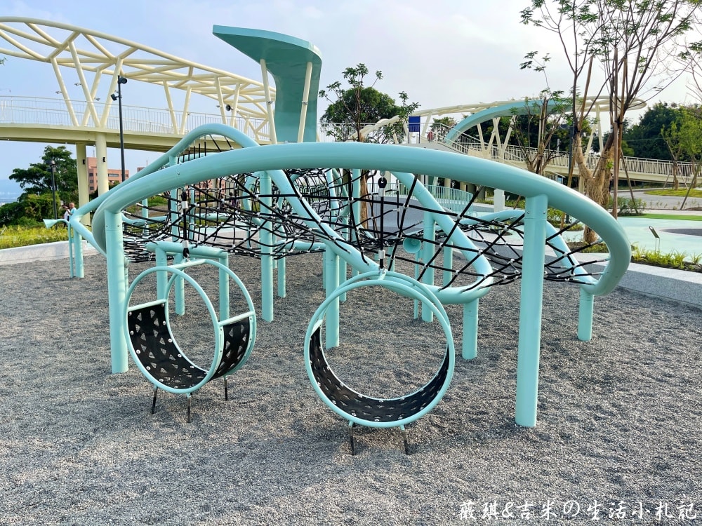 彰化八卦山┃天空遊戲場。2025年10月全新啟用，Tiffany藍色調＋雲朵曲線，打造共融式遊戲空間!