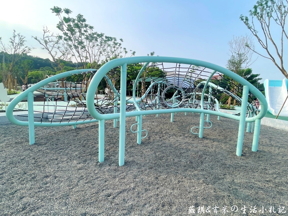 彰化八卦山┃天空遊戲場。2025年10月全新啟用，Tiffany藍色調＋雲朵曲線，打造共融式遊戲空間!
