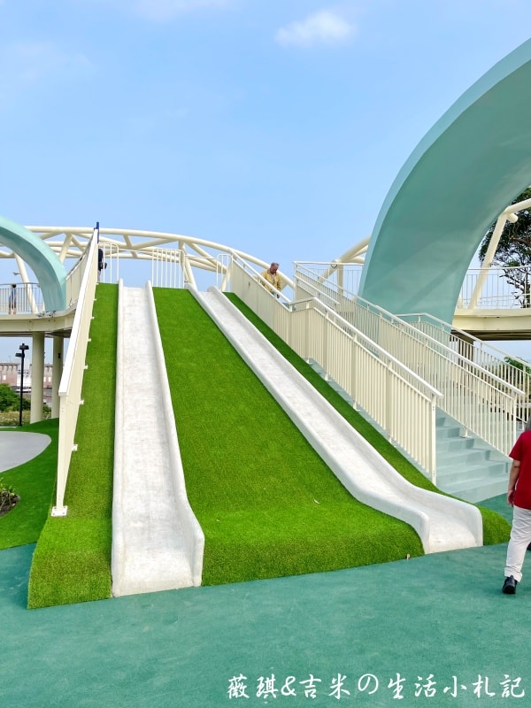 彰化八卦山┃天空遊戲場。2025年10月全新啟用，Tiffany藍色調＋雲朵曲線，打造共融式遊戲空間!