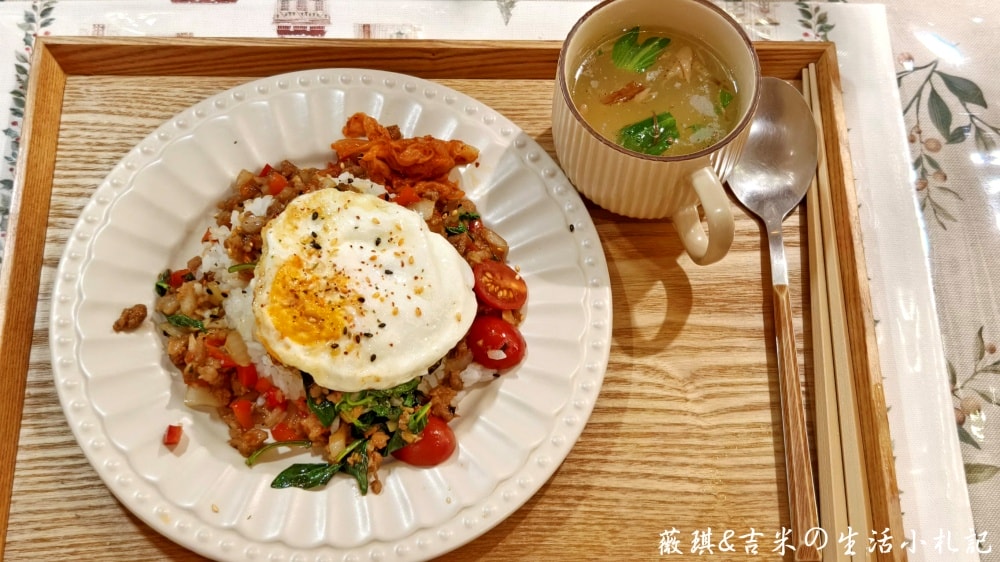 彰化咖啡┃Mor Coffee。彰化最有誠意咖啡店，特殊節日都有場景佈置，超有過節氣氛!餐點也很好吃喔!