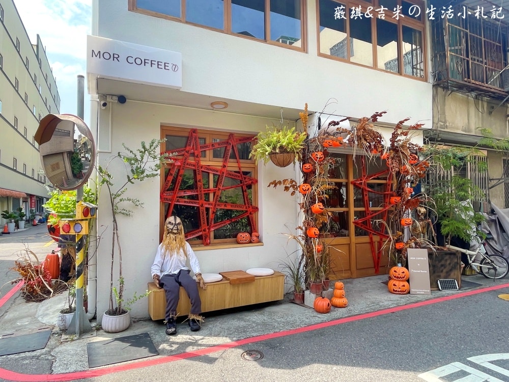 彰化咖啡┃Mor Coffee。彰化最有誠意咖啡店，特殊節日都有場景佈置，超有過節氣氛!餐點也很好吃喔!