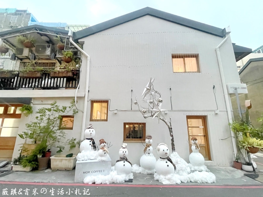 彰化咖啡┃Mor Coffee。彰化最有誠意咖啡店，特殊節日都有場景佈置，超有過節氣氛!餐點也很好吃喔!