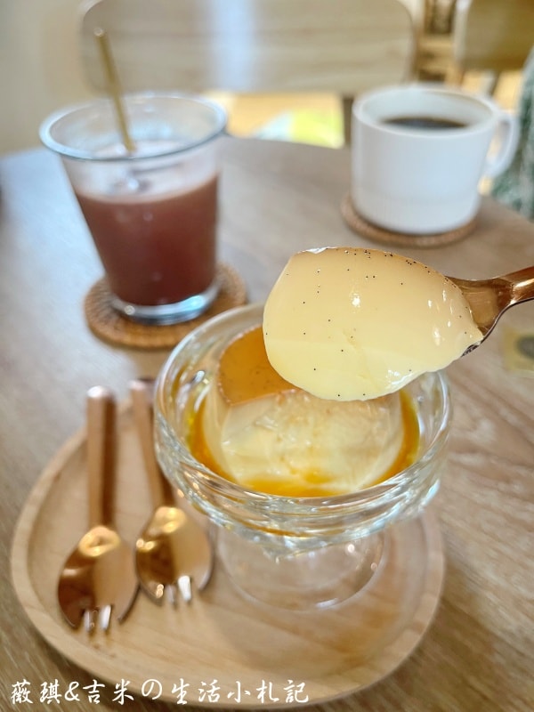 彰化咖啡┃Mor Coffee。彰化最有誠意咖啡店，特殊節日都有場景佈置，超有過節氣氛!餐點也很好吃喔!