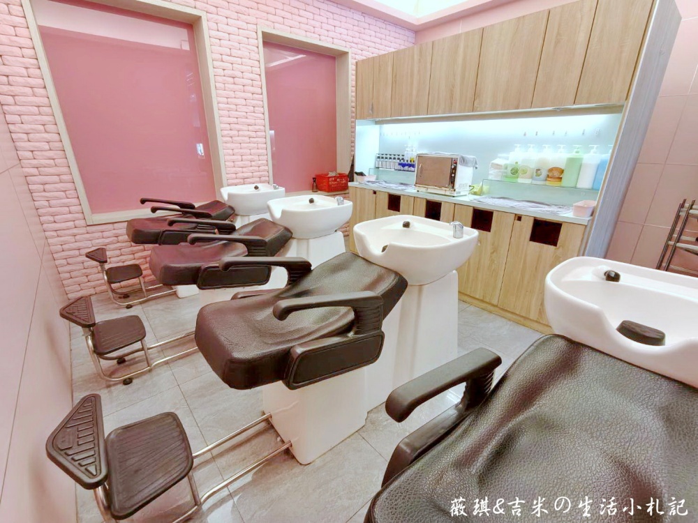 台中東區┃雅頓髮型-台中復興店。香氛修護髮浴加上哥德式護髮，馬上給您一頭光鮮柔順的秀髮!