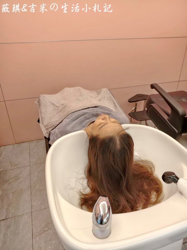 台中東區┃雅頓髮型-台中復興店。香氛修護髮浴加上哥德式護髮，馬上給您一頭光鮮柔順的秀髮!