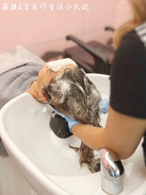 台中東區┃雅頓髮型-台中復興店。香氛修護髮浴加上哥德式護髮，馬上給您一頭光鮮柔順的秀髮!