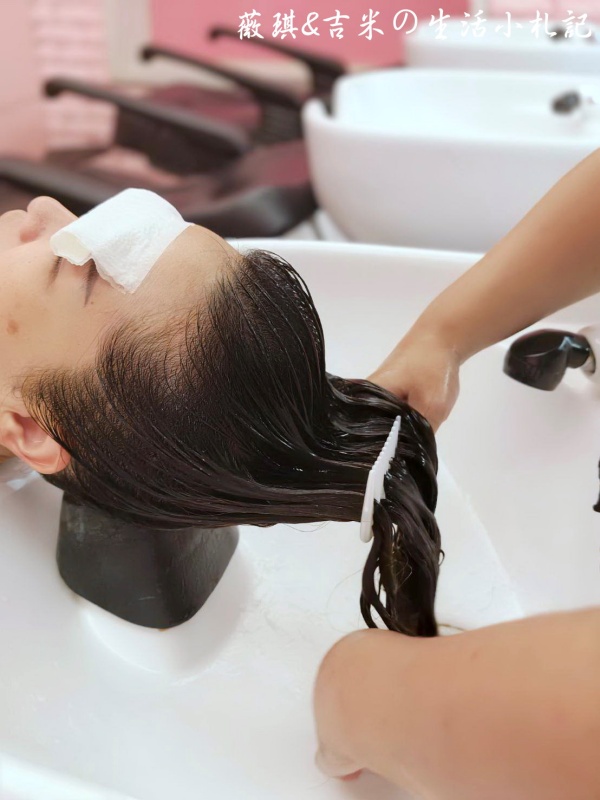 台中東區┃雅頓髮型-台中復興店。香氛修護髮浴加上哥德式護髮，馬上給您一頭光鮮柔順的秀髮!